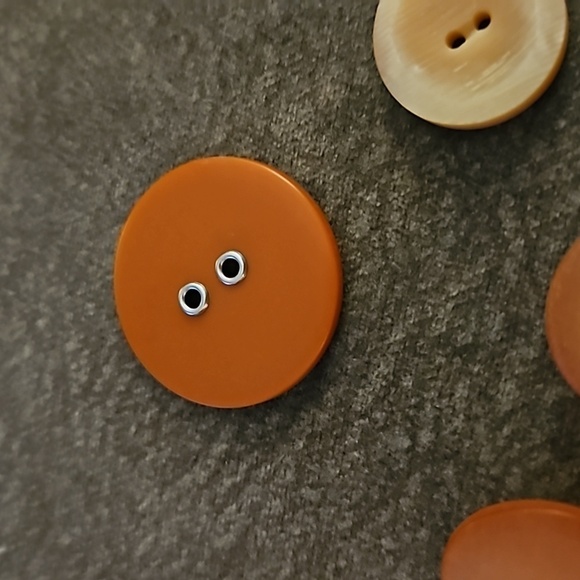 3/$30 Vintage Estate Orange Mother of Pearl Acrylic Buttons - Picture 4 of 5